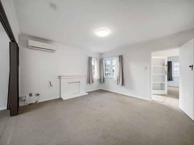 36 May Road, Mount Roskill