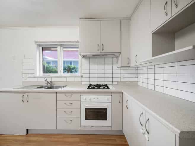 36 May Road, Mount Roskill