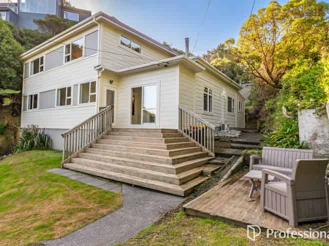 42 Korokoro Road, Korokoro