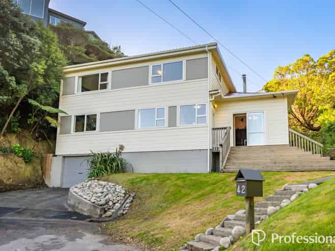 42 Korokoro Road, Korokoro