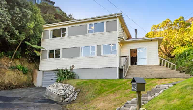 42 Korokoro Road, Korokoro