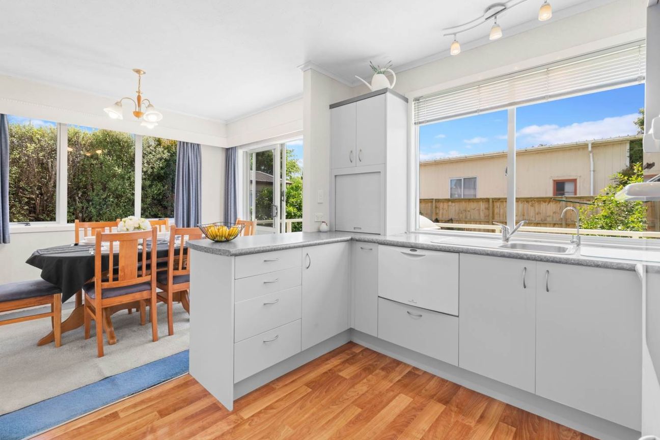 Spacious 3 Bedroom Home in Private & Handy Location - Ansicht 6