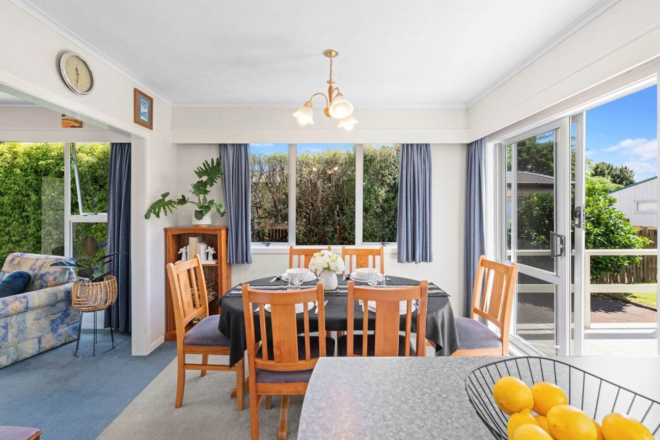 Spacious 3 Bedroom Home in Private & Handy Location - Mehr