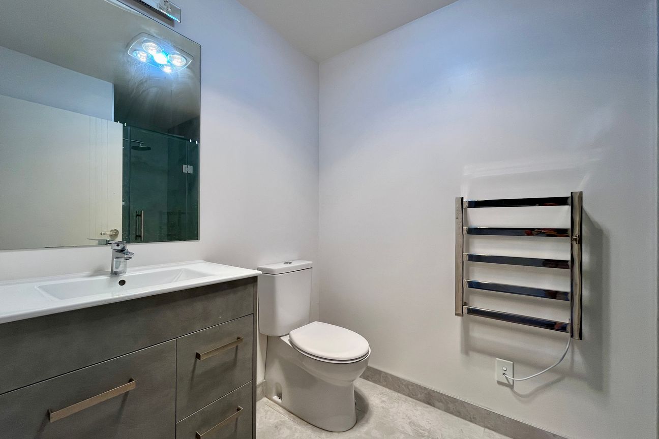 Spacious and Comfortable 2 bedroom Home – další