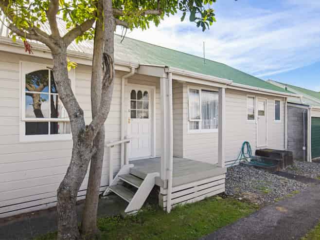 90 Eatwell Ave, Paraparaumu Beach