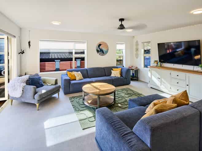 74F Heretaunga Square, Silverstream