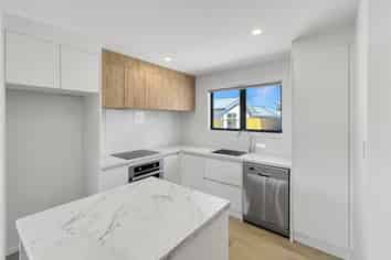 422A Tremaine Avenue, Takaro