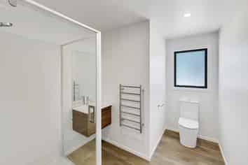 422A Tremaine Avenue, Takaro