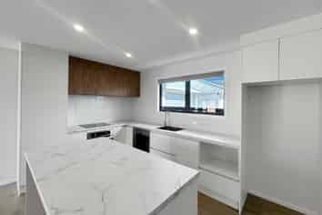 420C Tremaine Avenue, Takaro