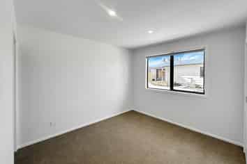 420C Tremaine Avenue, Takaro