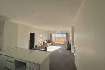 1/12 The Strand, Wainuiomata