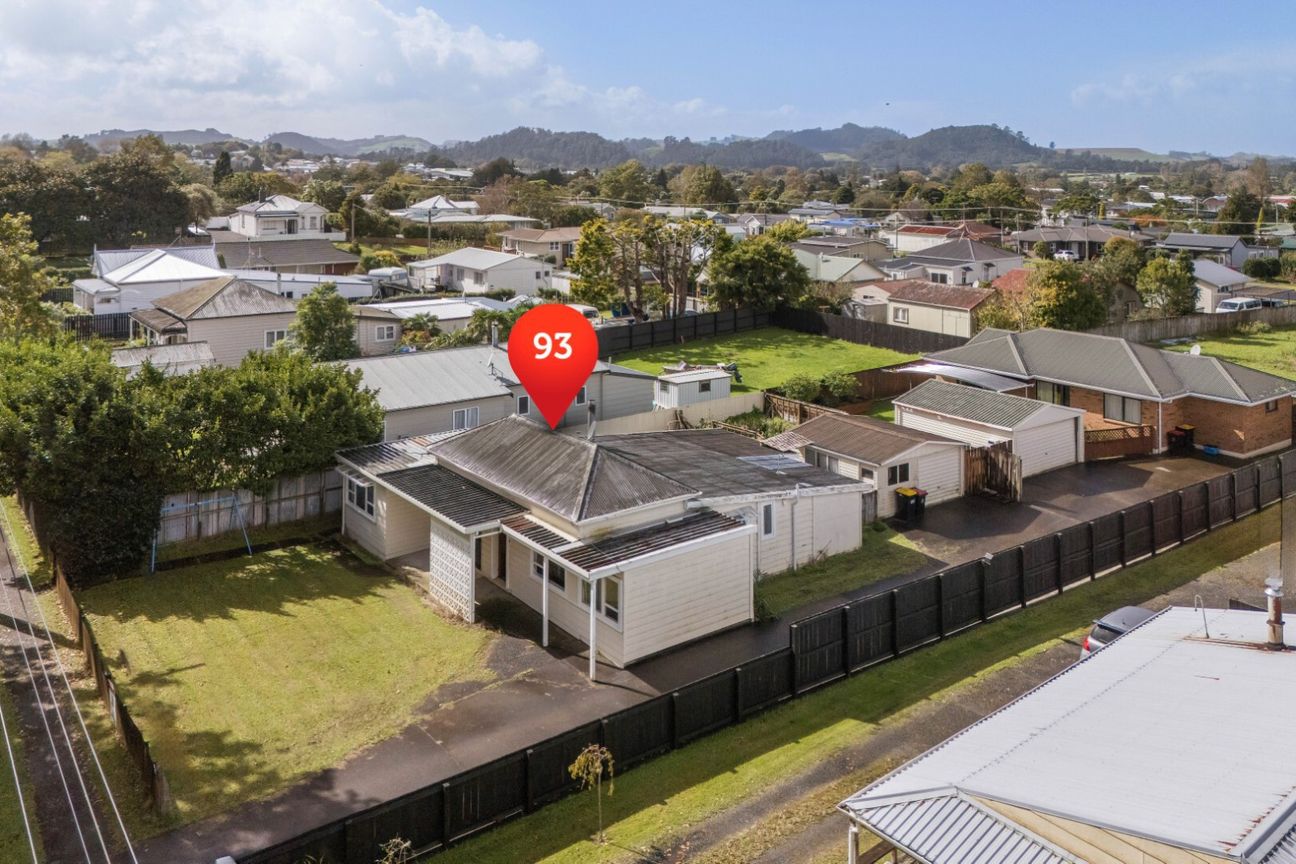 Four Bedrooms, Plenty of Opportunity - Aanzicht 2