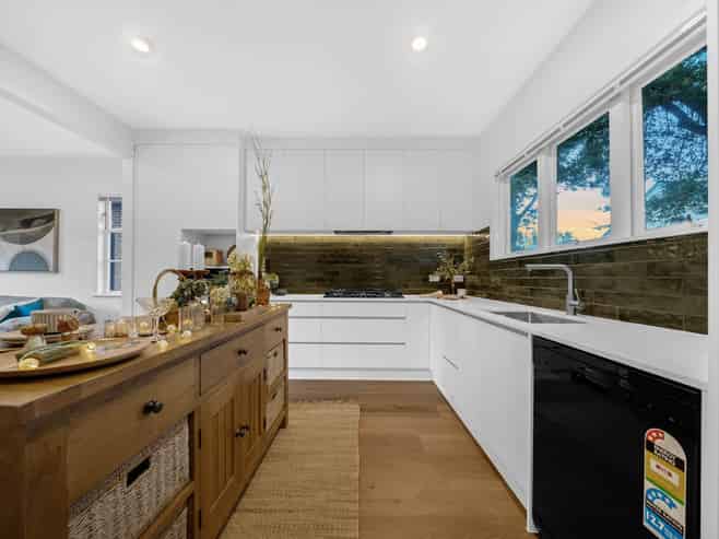 1/8 Hillsborough Road, Hillsborough