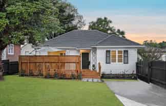 1/8 Hillsborough Road, Hillsborough