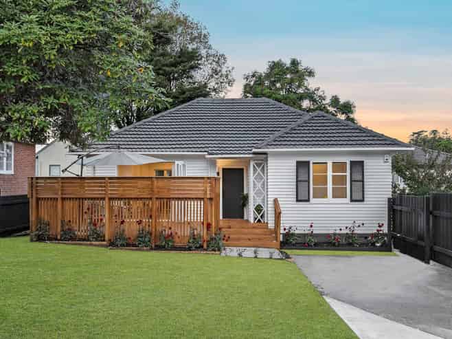 1/8 Hillsborough Road, Hillsborough