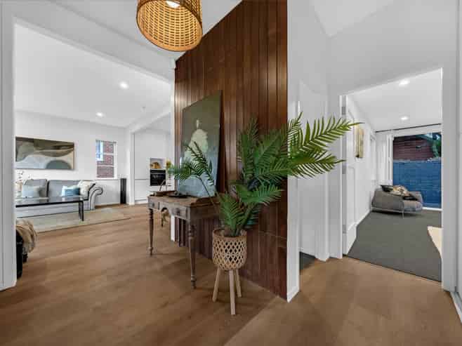 1/8 Hillsborough Road, Hillsborough