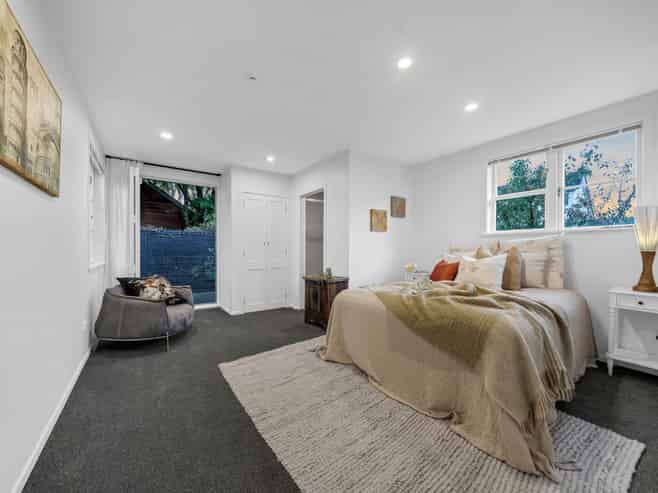 1/8 Hillsborough Road, Hillsborough