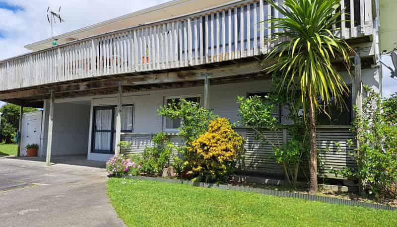 87a Tiroroa Avenue, Te Atatu South