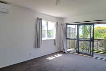 87a Tiroroa Avenue, Te Atatu South