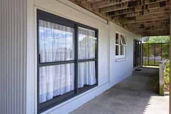 87a Tiroroa Avenue, Te Atatu South