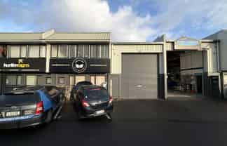 Efficient industrial with roller door access