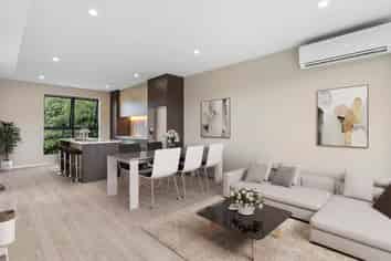 2/64 Pupuke Road, Hillcrest