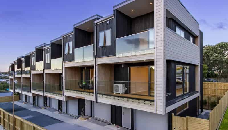 2/64 Pupuke Road, Hillcrest