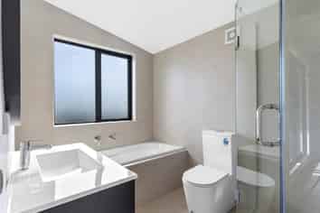 2/64 Pupuke Road, Hillcrest