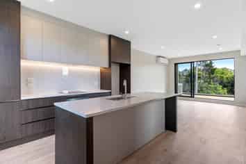 2/64 Pupuke Road, Hillcrest