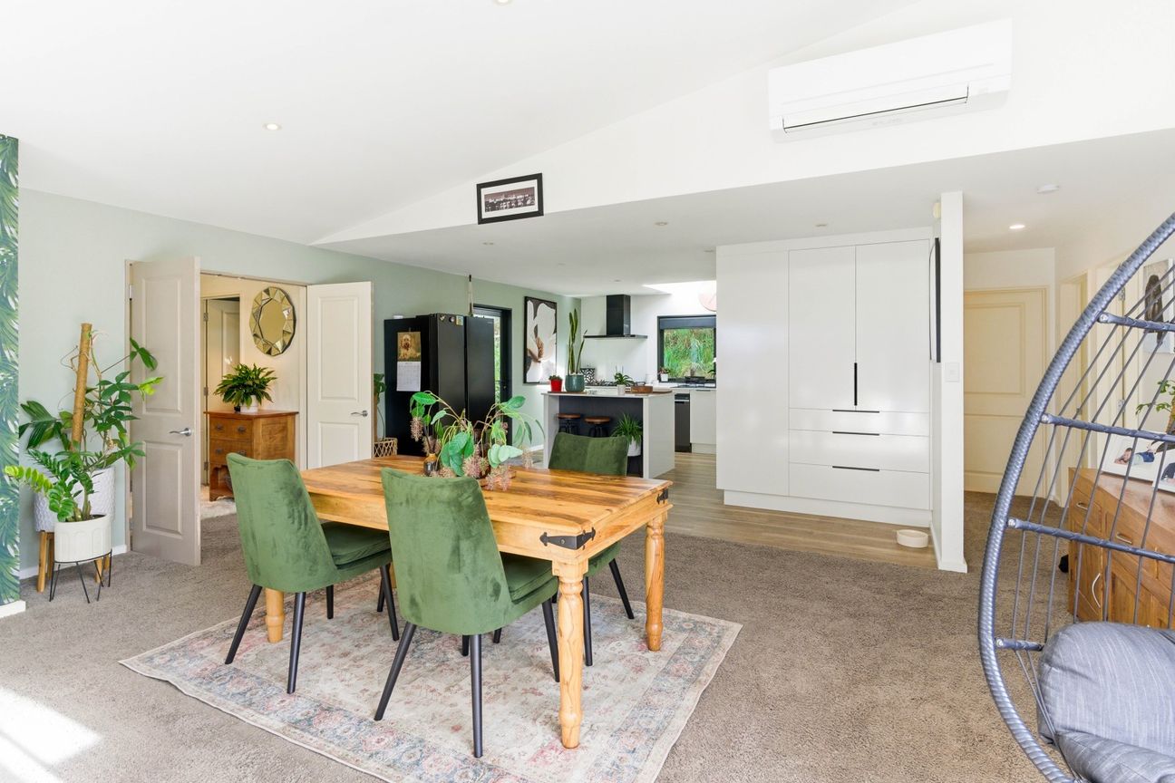 Spacious family home with harbour views - Mehr