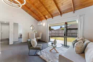 106a Royal Road, Massey