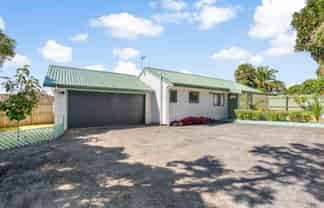 106a Royal Road, Massey