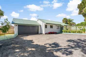 106a Royal Road, Massey