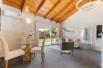 106a Royal Road, Massey