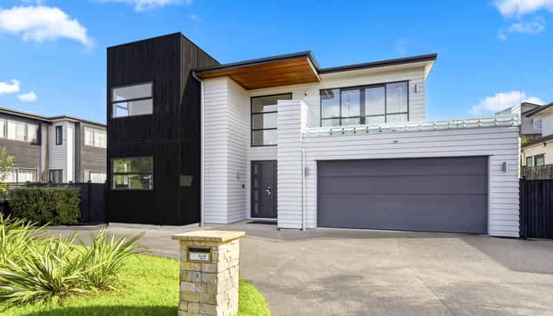 9 Caldera Drive, Long Bay