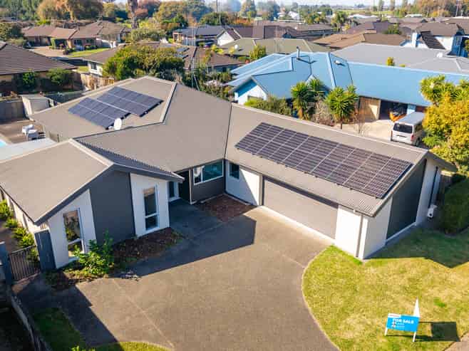 5 Camberley Way, Huntington