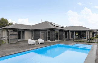 5 Camberley Way, Huntington