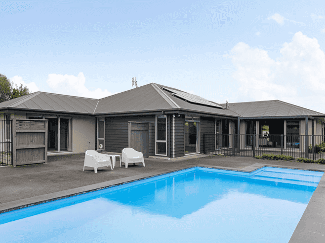 5 Camberley Way, Huntington