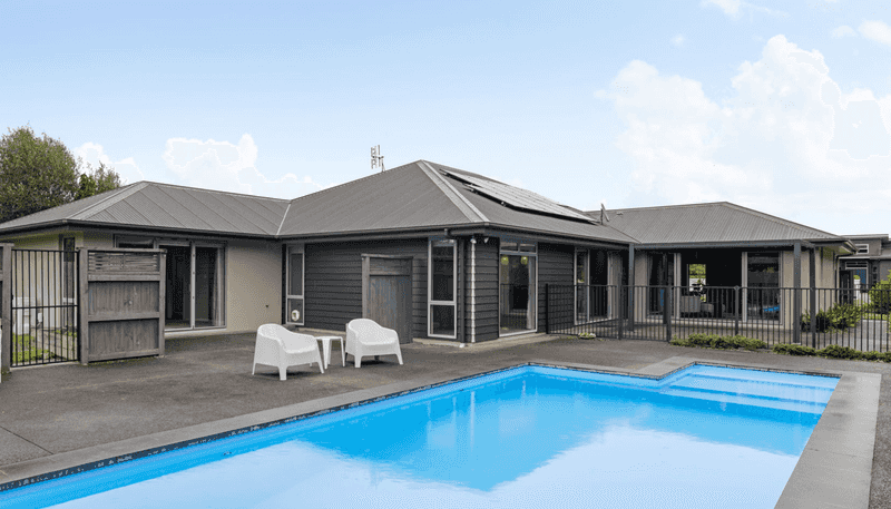 5 Camberley Way, Huntington