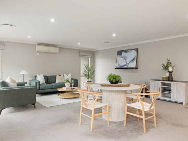 5 Camberley Way, Huntington