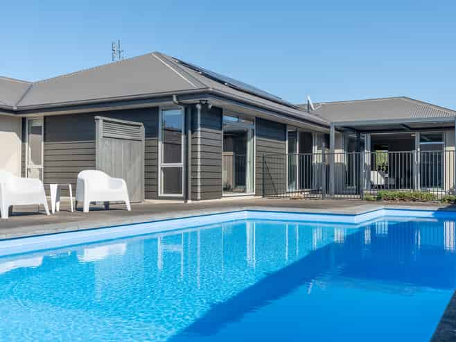 5 Camberley Way, Huntington