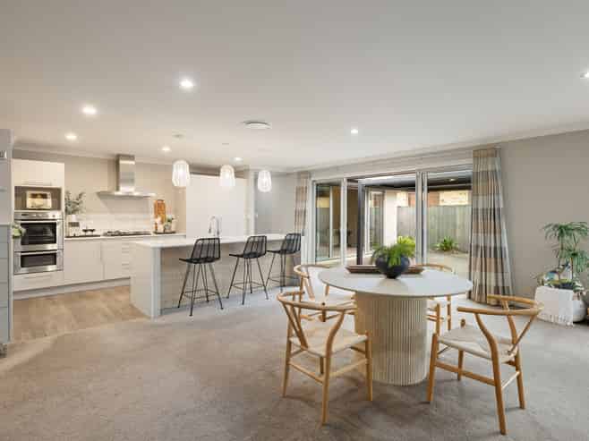 5 Camberley Way, Huntington