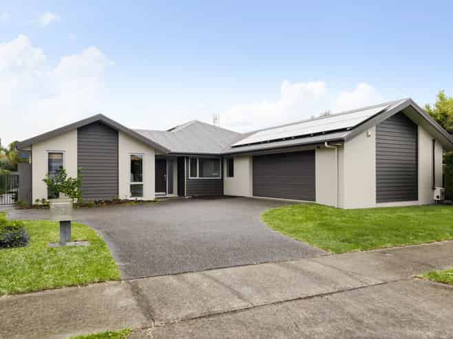 5 Camberley Way, Huntington