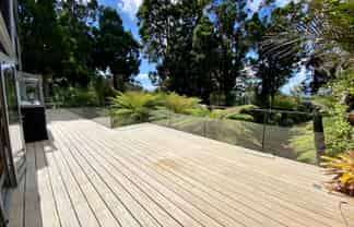 18 Manuka Road, Titirangi