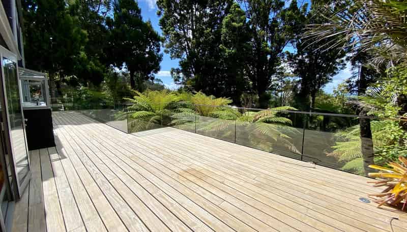 18 Manuka Road, Titirangi