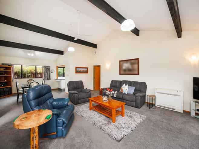 61 Clarke Avenue, Highbury