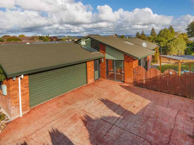 61 Clarke Avenue, Highbury