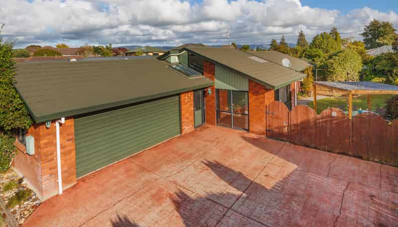 61 Clarke Avenue, Highbury