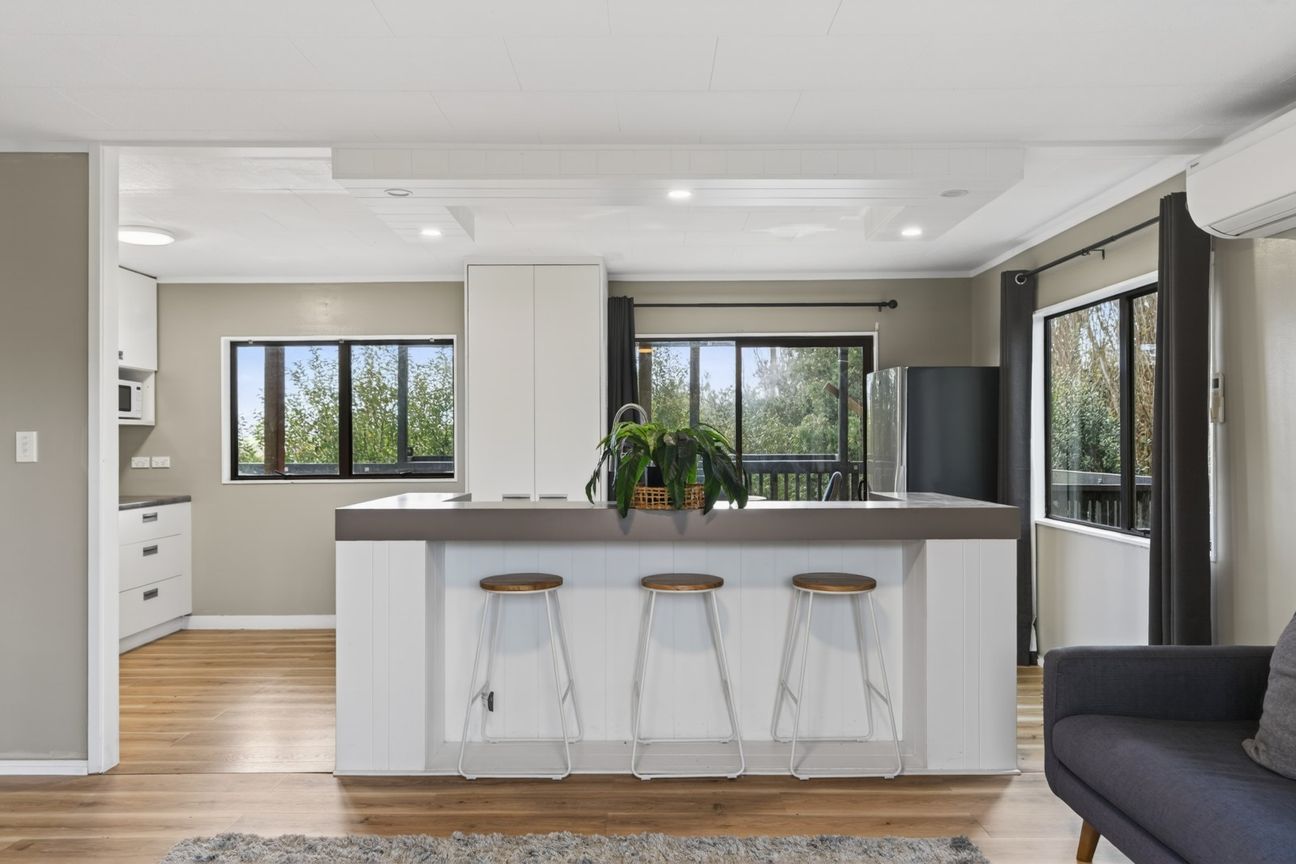 Spacious retreat with stunning Brynderwyn views - Vista 2