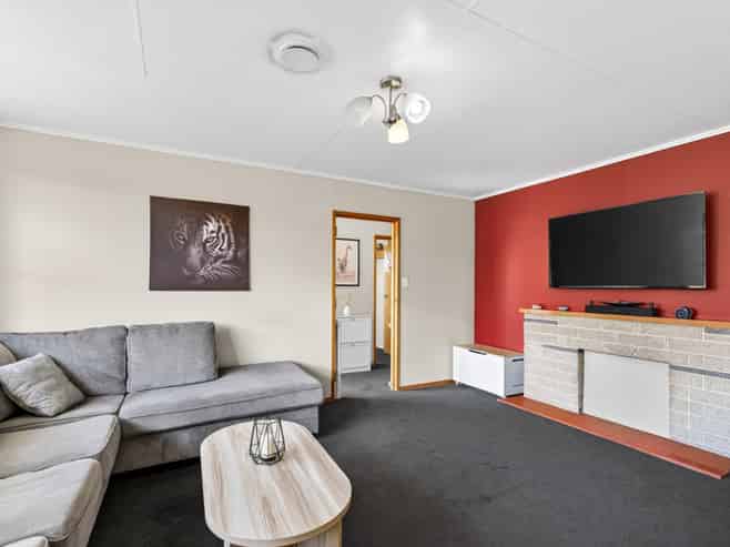 813 Willowpark Road South, Akina